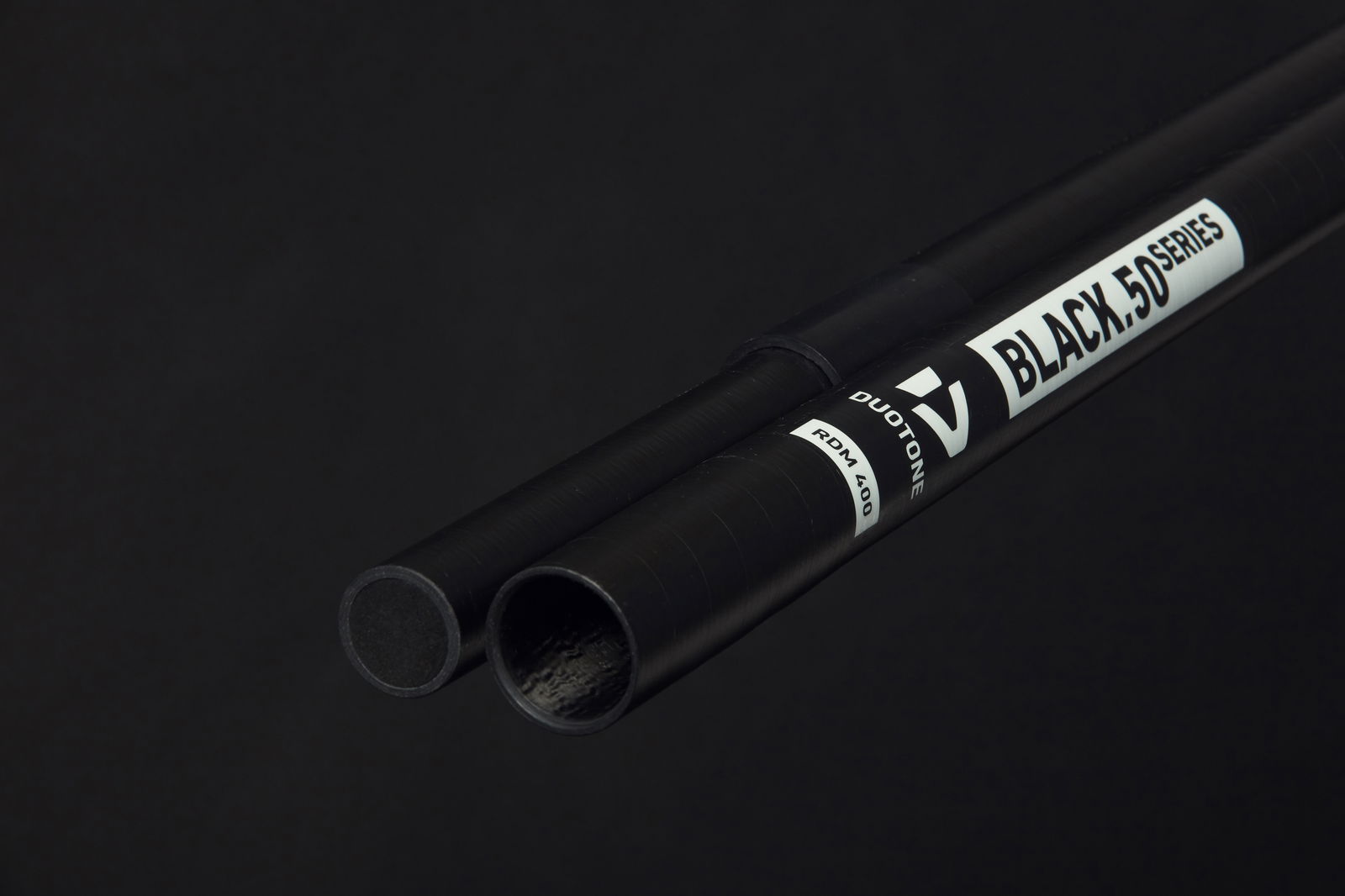 BLACK.50 Series ᐅ 50% Carbon mast | DUOTONE Windsurfing