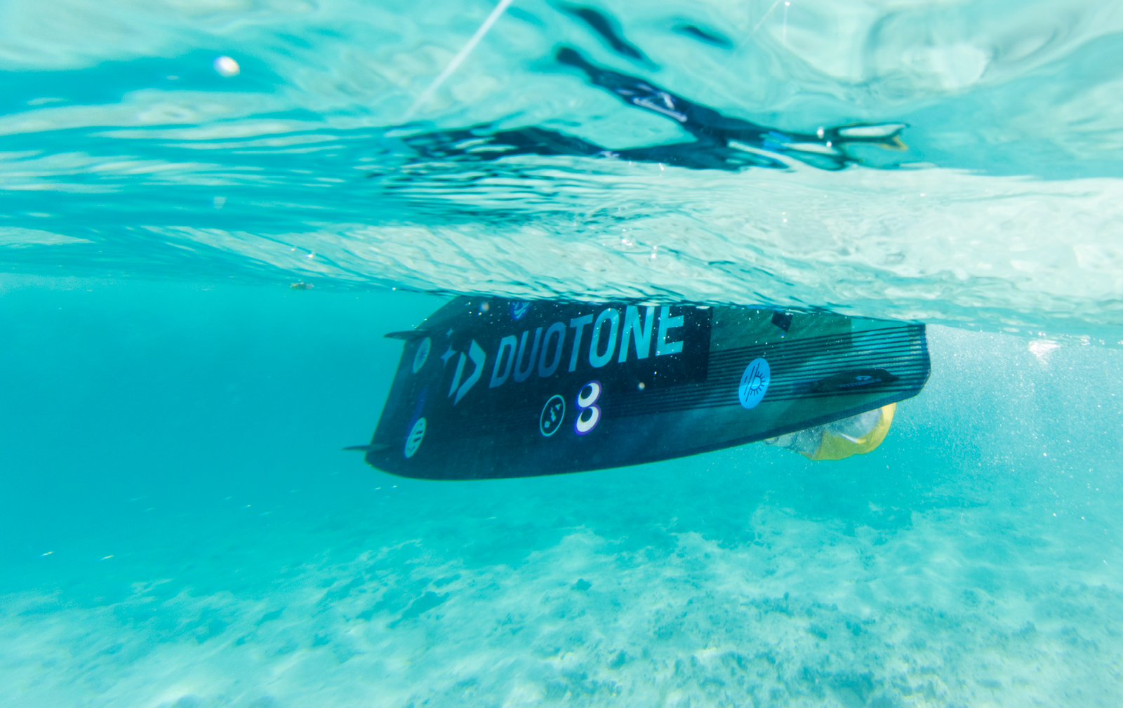 DUOTONE Shred ᐅ Lightest freestyle & freeride board for Yound Bloods!