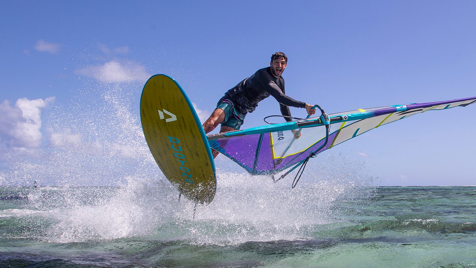 FreeWave 2024 ᐅ Freemove - Jump N' Ride board | DUOTONE Windsurfing