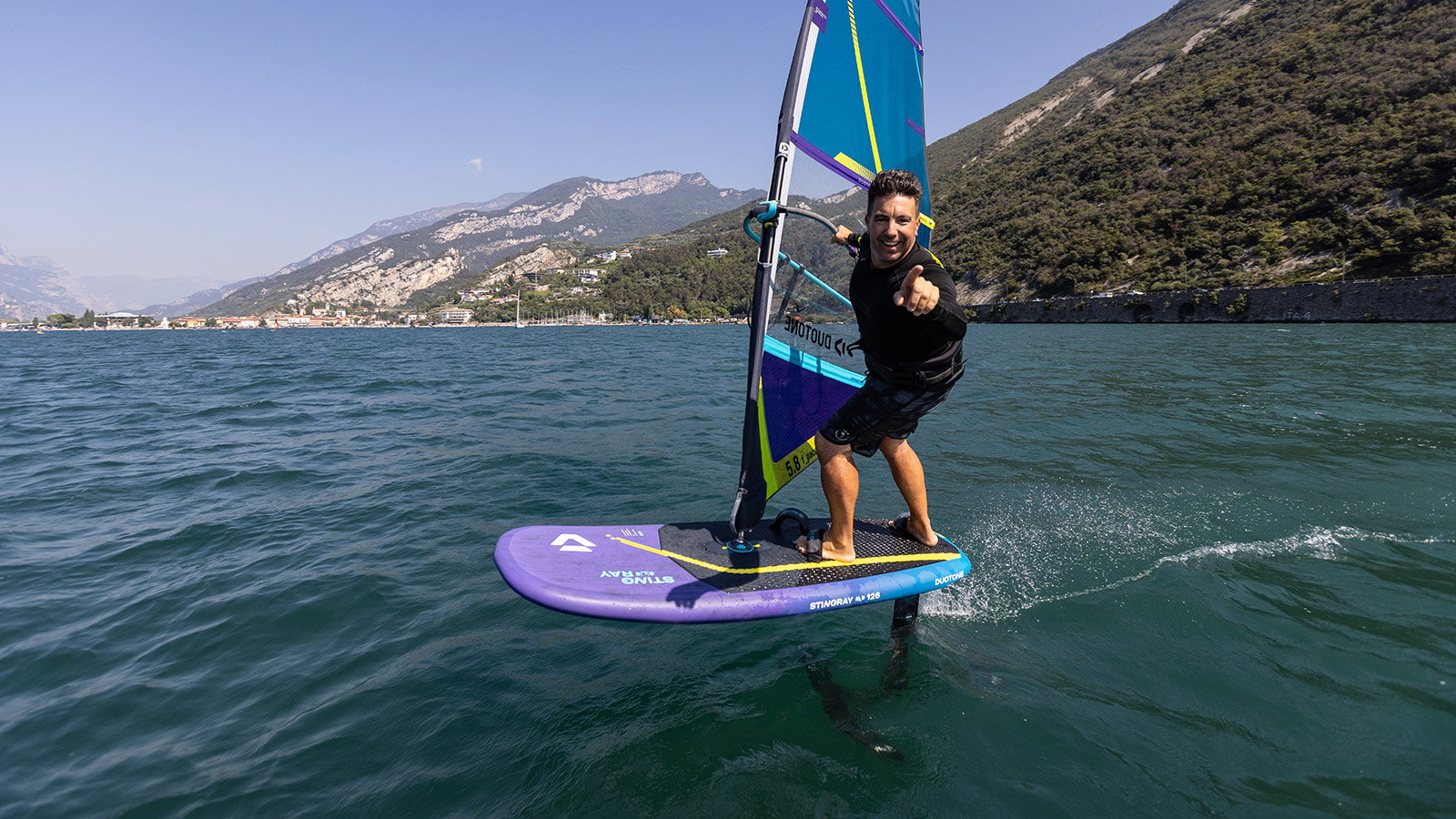 Stingray 2024 ᐅ 2024 ᐅ free-foil board range | DUOTONE Windsurfing