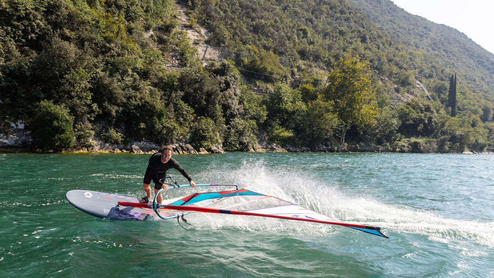 Jag SLS 2024 ᐅ Freerace><Slalom board | DUOTONE Windsurfing