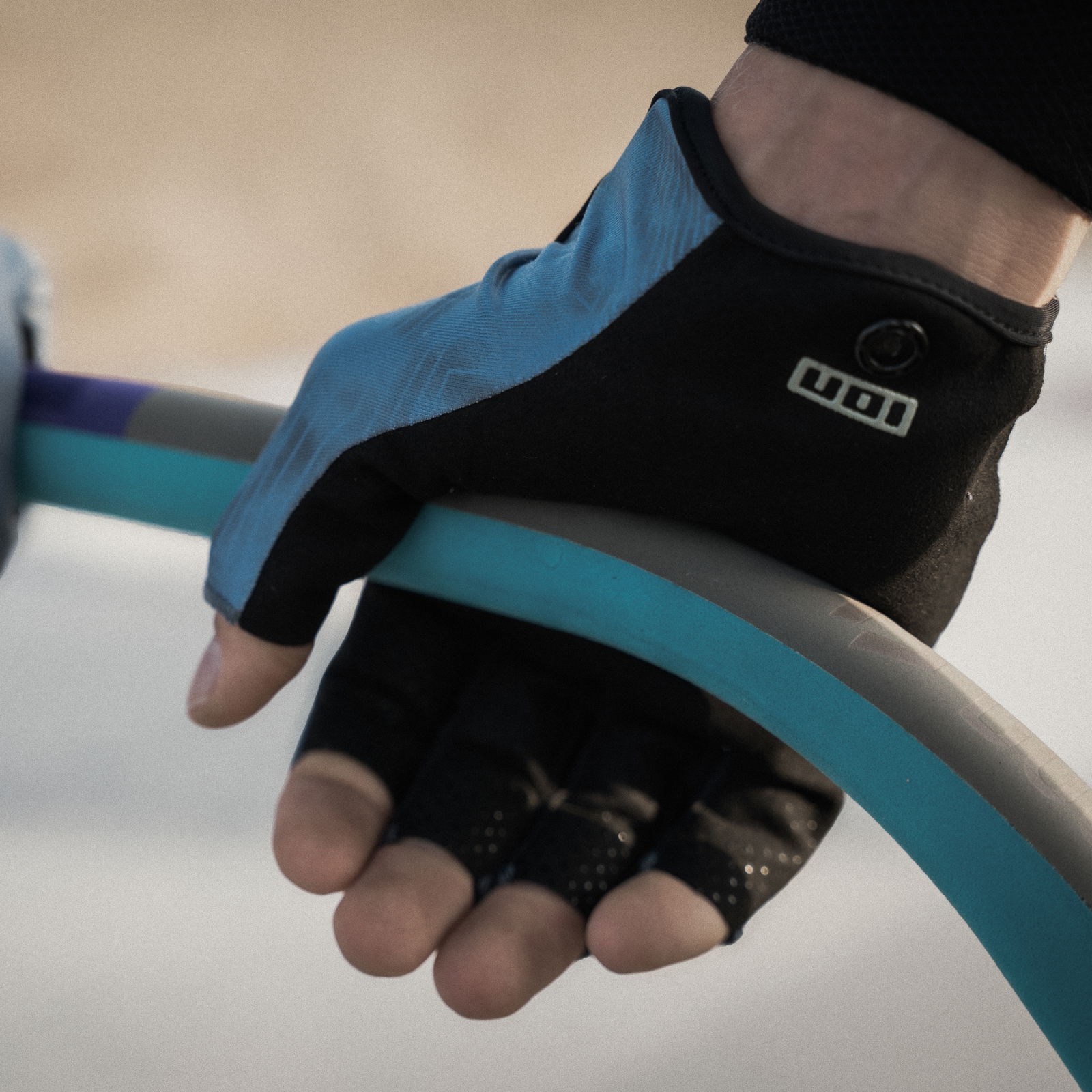 小物 24AW OMAR AFRIDI CURVED GLOVES STEEL 6 Omar Afridi Curved Gloves (BLACK) - メルカリ