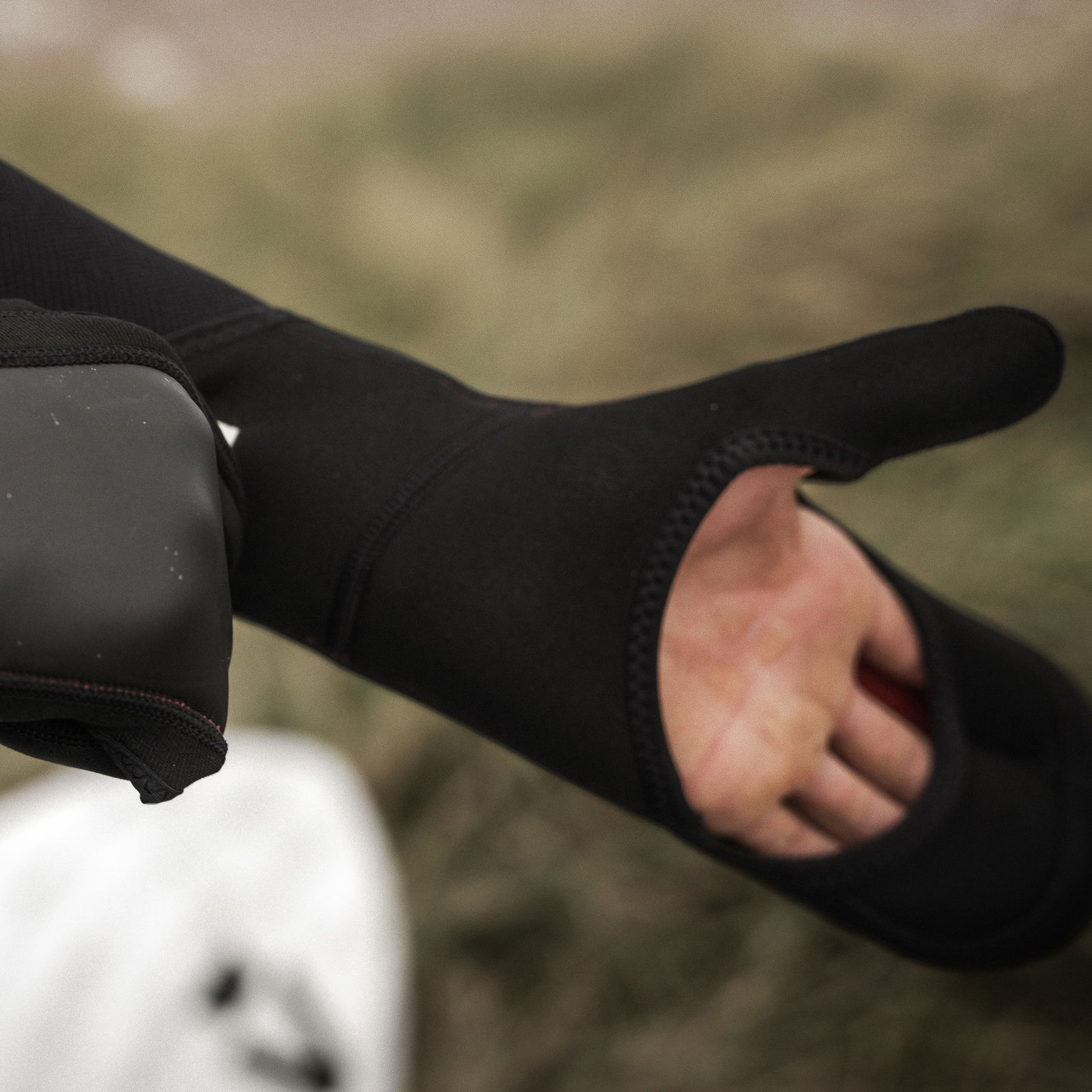 HANDOUT GLOVES MI–LOW MITTEN 23−24 L HANDOUT GLOVES MI–LOW MITTEN 23−24 L Hand Out Gloves Mi-Low