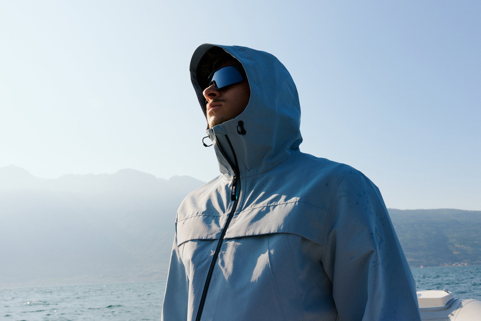 Jacket Explore: Ultimate Clothing for Off-Grid Adventures